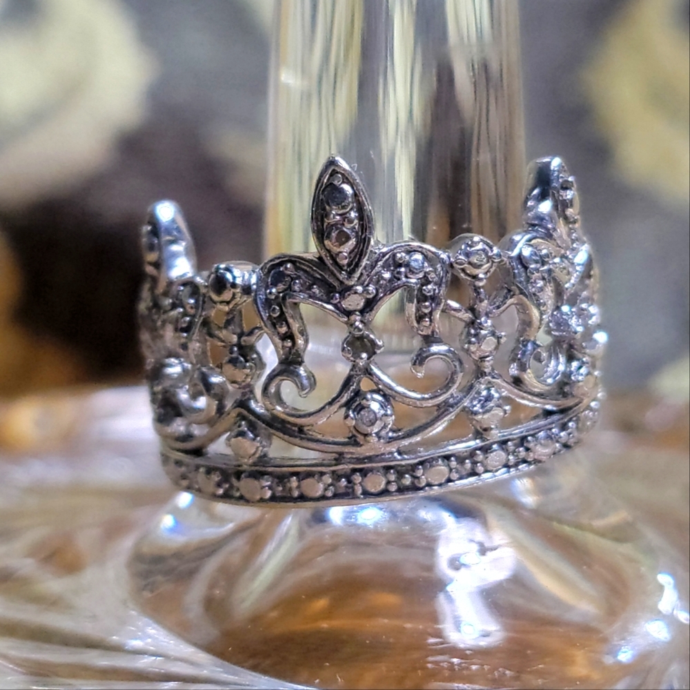 Crown ring for a princess
